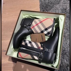 Womens Burberry rubber boot with vintage check upper. Size 39 New with tags
